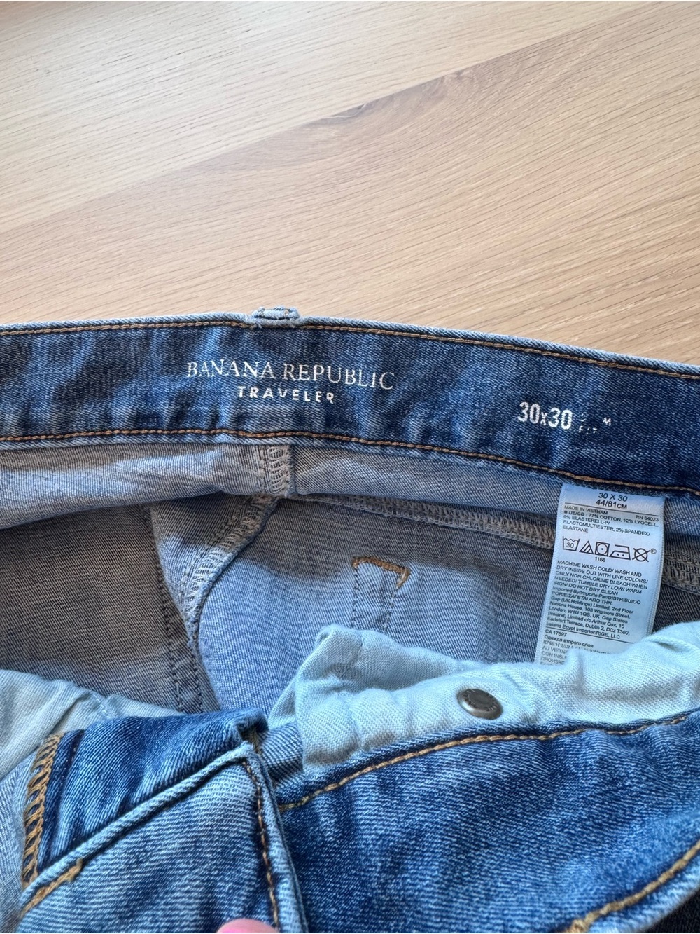 Banana Republic Men’s Slim Straight Jeans - Medium Blue Wash - Picture 2 of 4